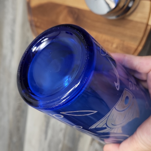 Vintage Hazel Atlas Cobalt and White Fish Cocktail Shaker - Picture 9 of 9
